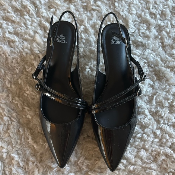 Patent leather, black sling back kitten heel - Picture 1 of 3